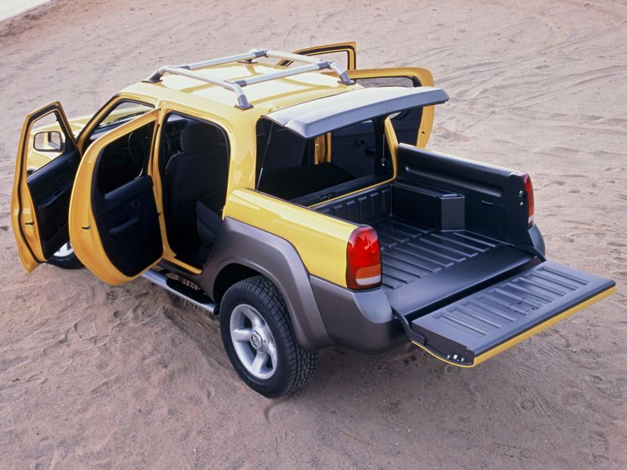  Nissan SUT Concept 1999 года  (фото 3 из 4)